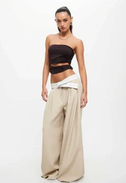 Essence Top
