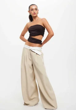 Essence Top