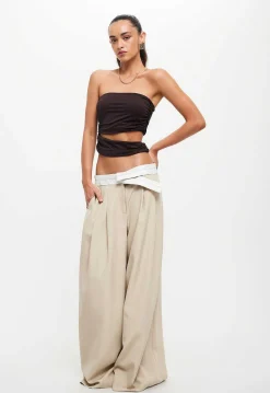 Essence Top